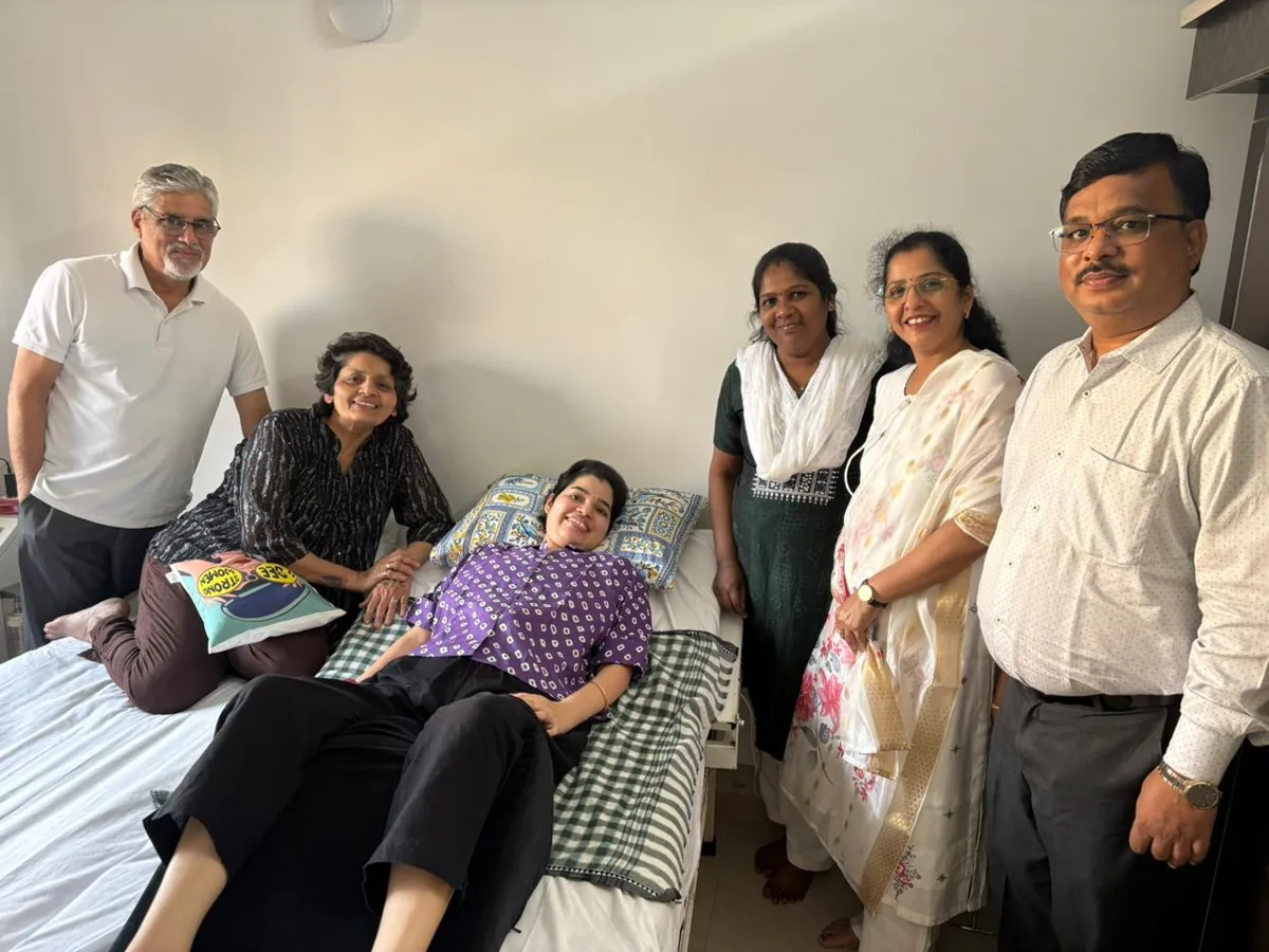 ORGlife Healthcare team with a smiling recovering patient and her family at home